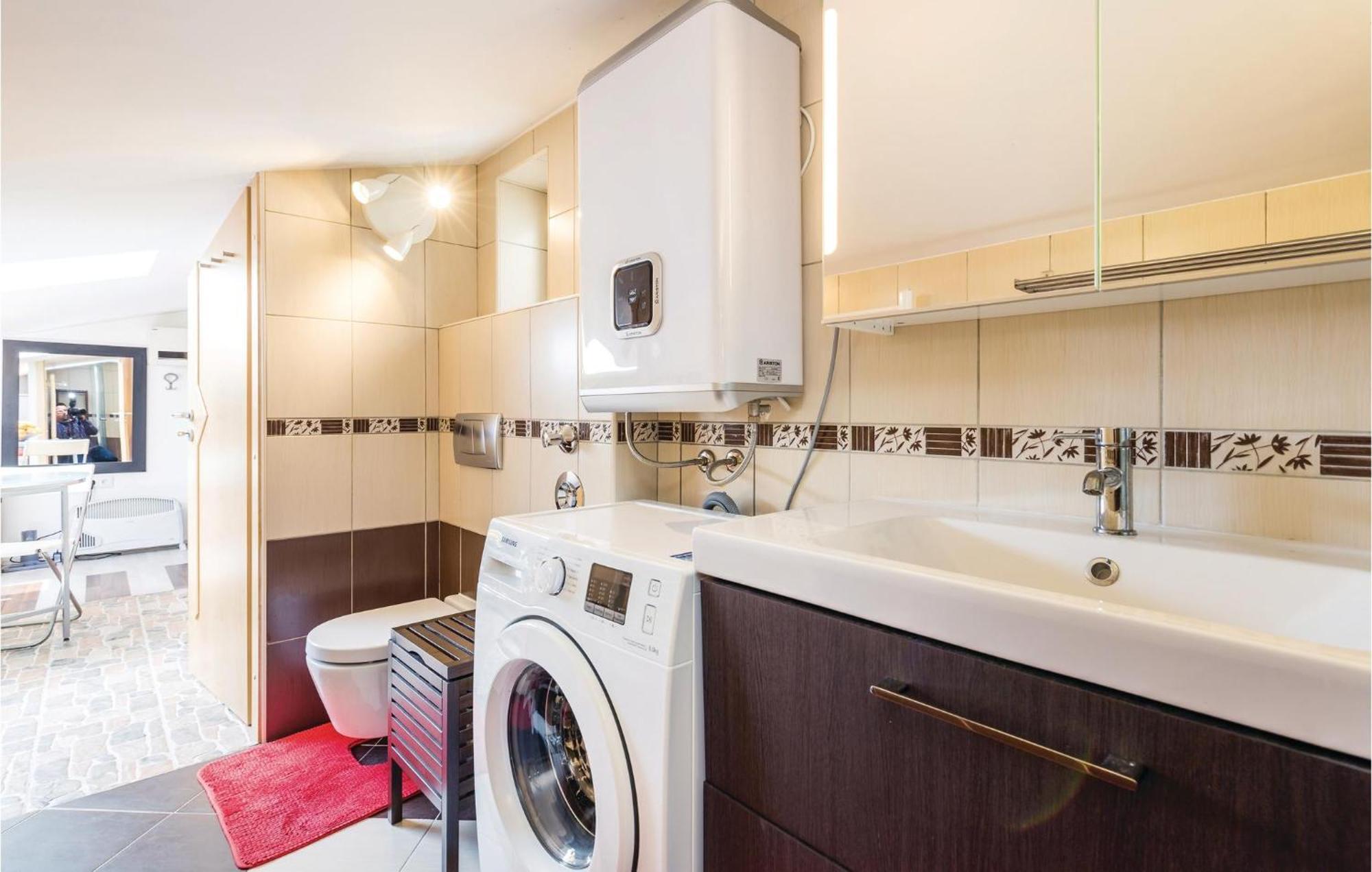 Beautiful In With Kitchen Apartman